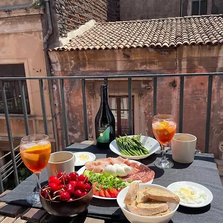 Casa Ega E La Rotonda: Bellissimi Monovani Nel Cuore Di Apartament Katania